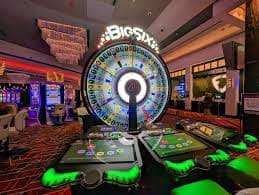 jeckpot VIP ကစားသမားများ Cashback နှင့် Bonus ရယူနေသောမြင်ကွင်း